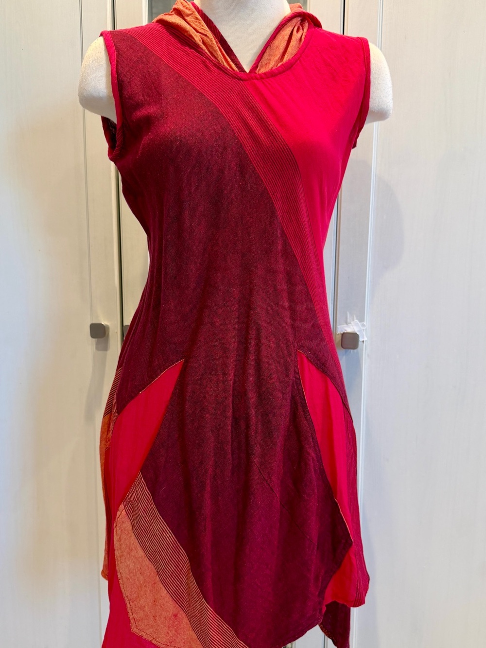 Sleeveless Hooded Red-Pink Layered Dress